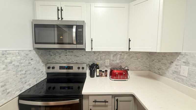 Building Photo - 799 Pleasant St