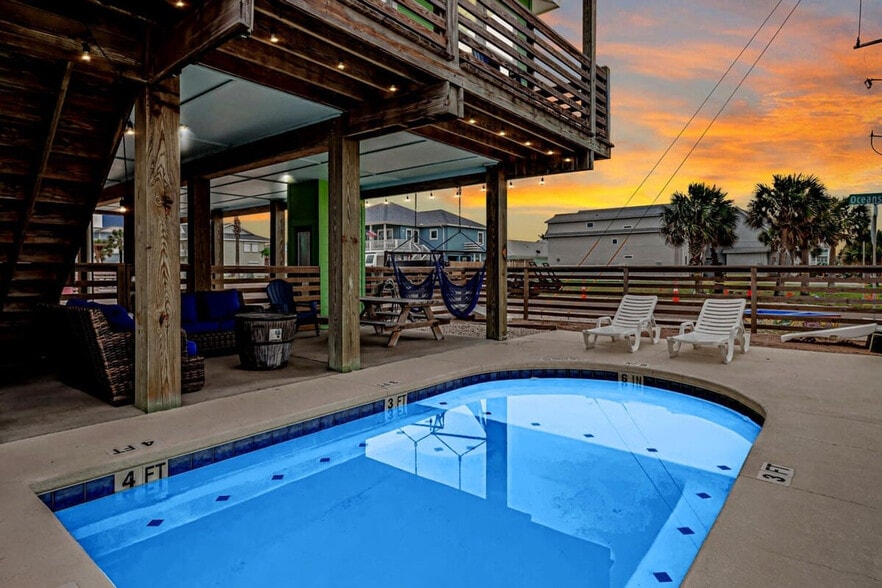 Building Photo - 2727 Eleventh Street-SI ID1023271P