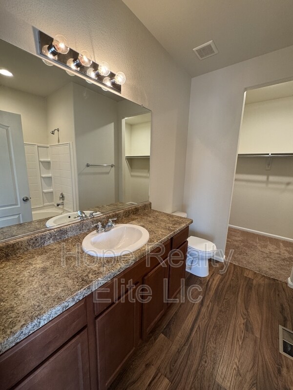 Building Photo - 6672 Kearsarge Dr