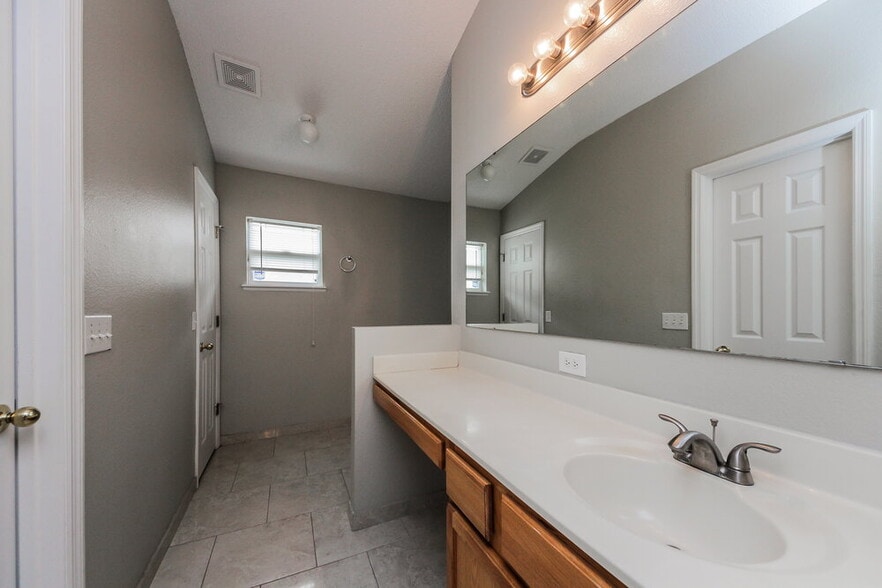 Building Photo - 5070 Silver Thistle Ln