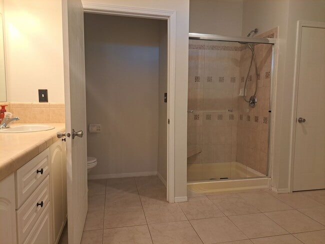Building Photo - Charming 3/2 Bungalow