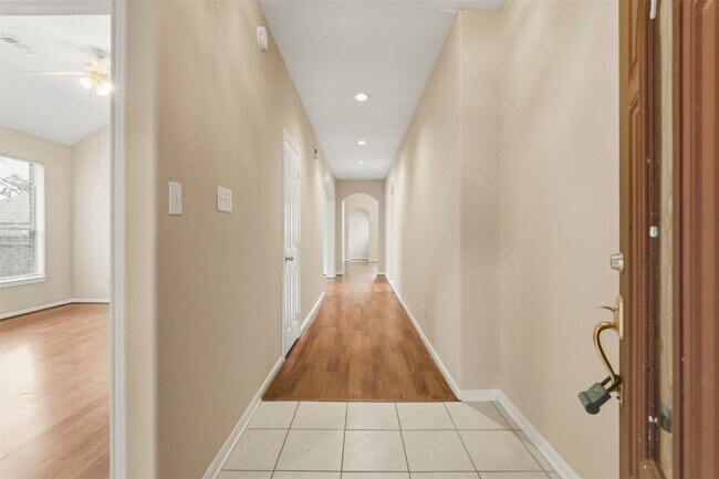 Building Photo - 7910 Masonwood Ln