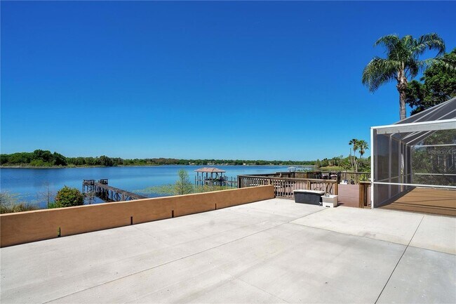 Building Photo - 6719 Fairway Cove Dr