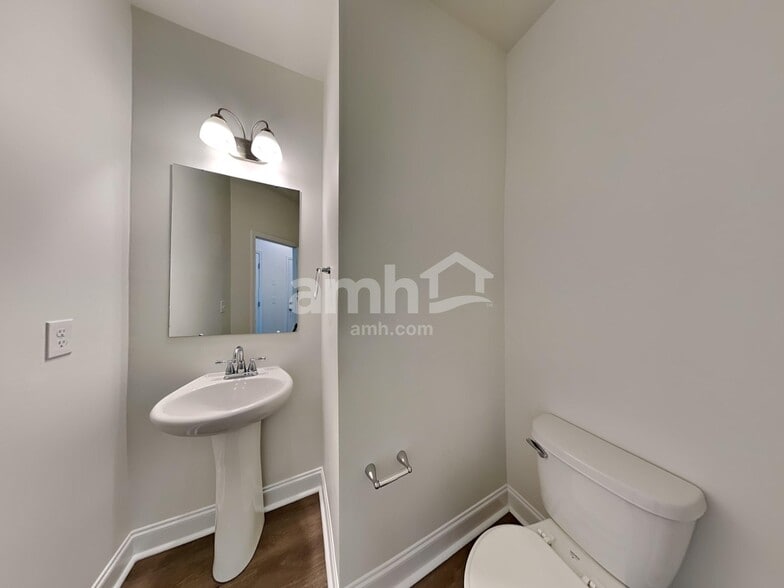 Building Photo - 2444 Beal St