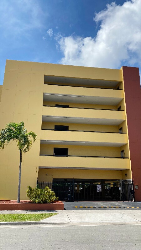 Building Photo - 2727 NW 17th Terrace