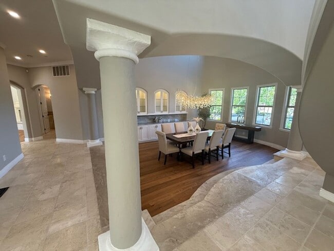 Building Photo - Luxury Two-Story 4BD/4.5BA Home, Located i...