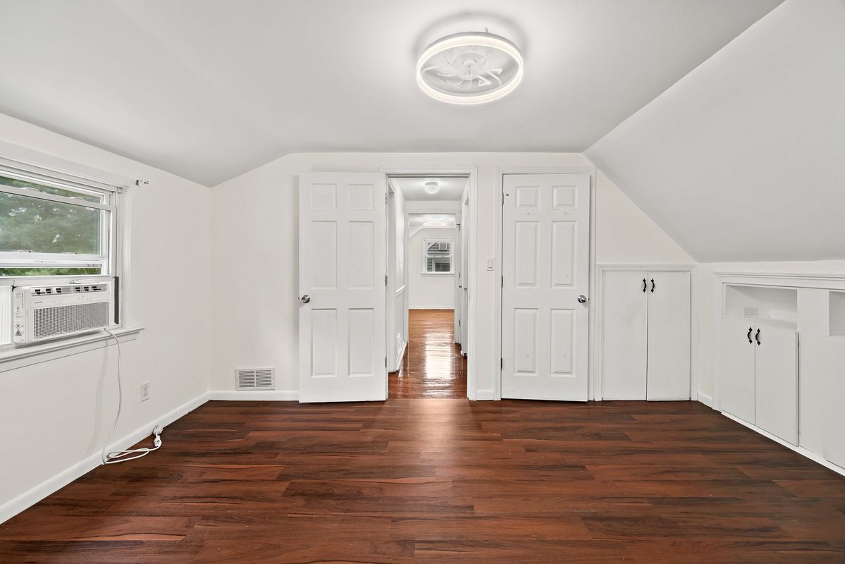 Building Photo - 53 Oneida Ave