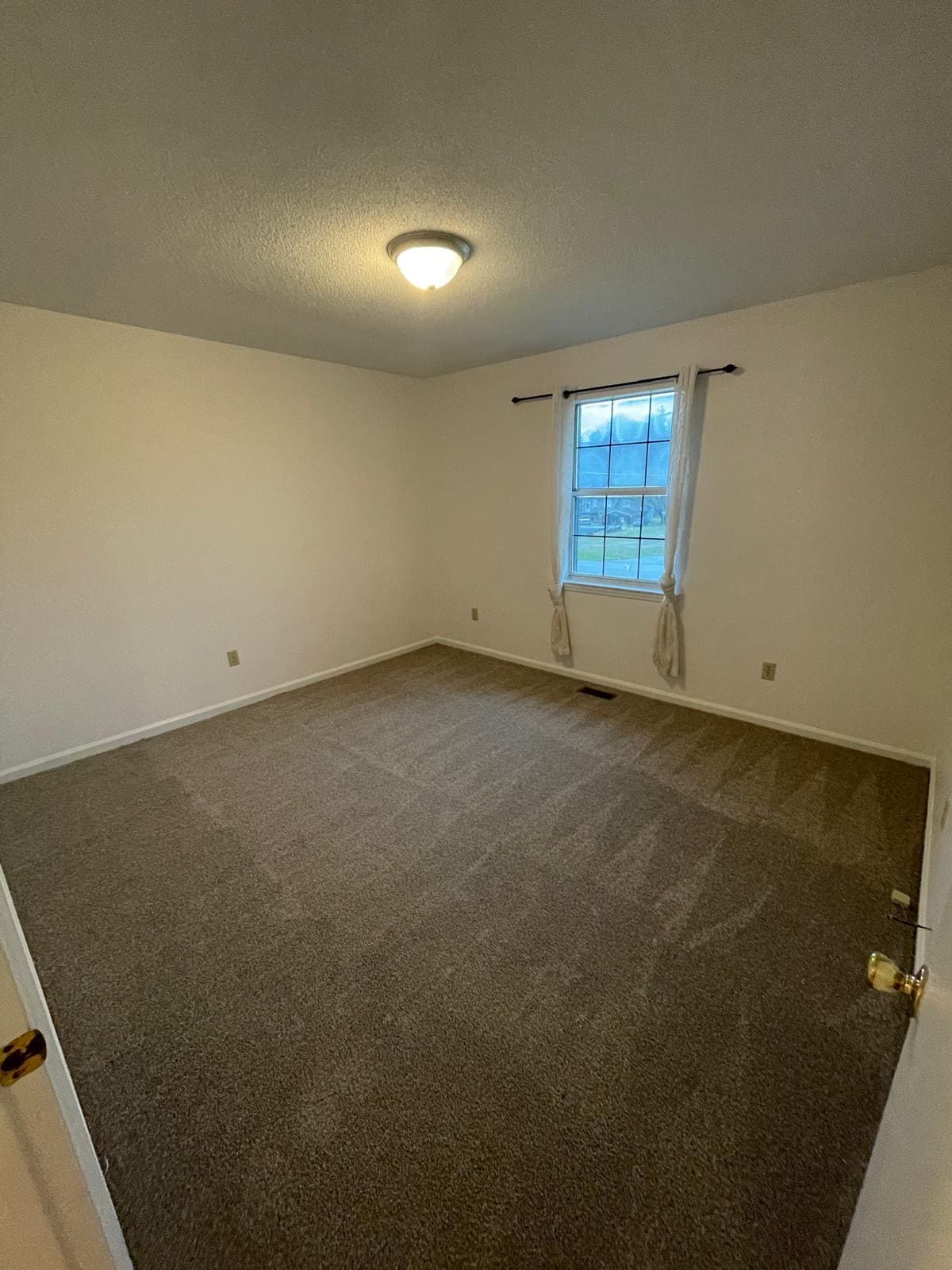 Room 3 - 1936 Ashmore Ave