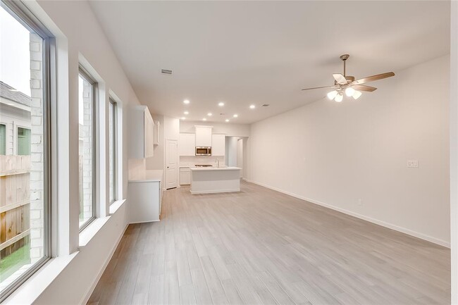 Building Photo - 232 Blackborrow Dr