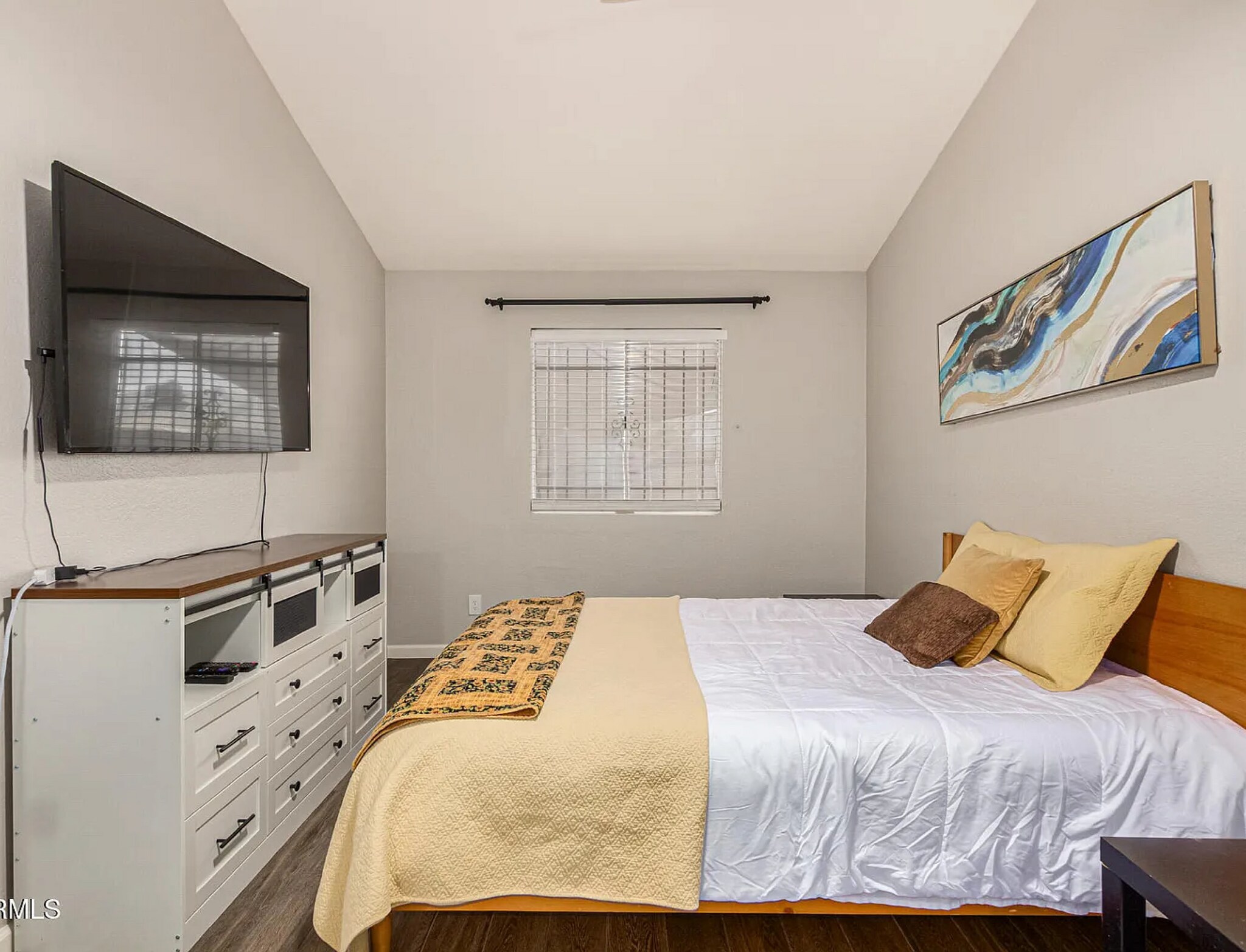 Building Photo - 5960 W Oregon Ave