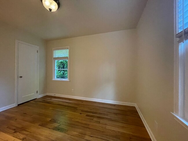 Building Photo - 1bd/1ba Seattle Home