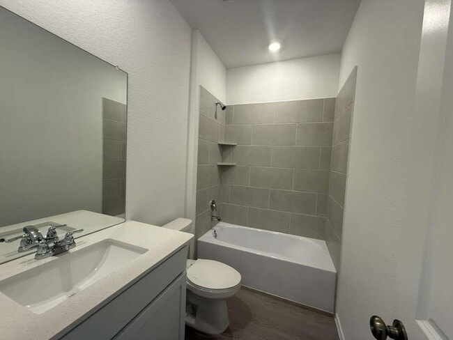 Building Photo - 261 Seven Seas Dr