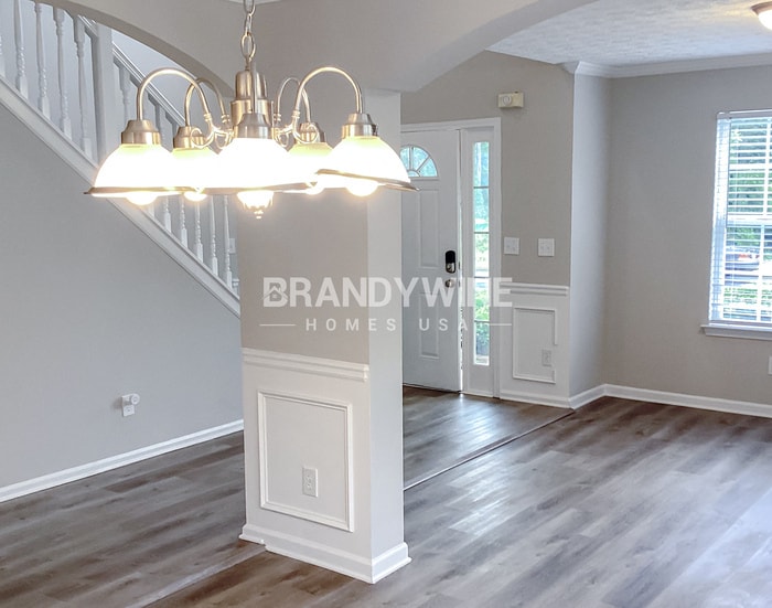 Building Photo - 2025 Newton Estates Dr