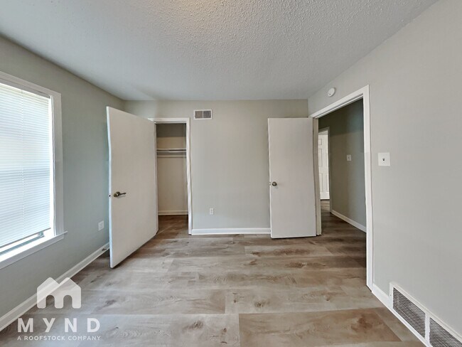Building Photo - 7301 Hollorn Ln