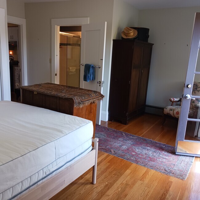 Master bedroom: En-suite bath with glassed shower - 5591 Lawton Ave