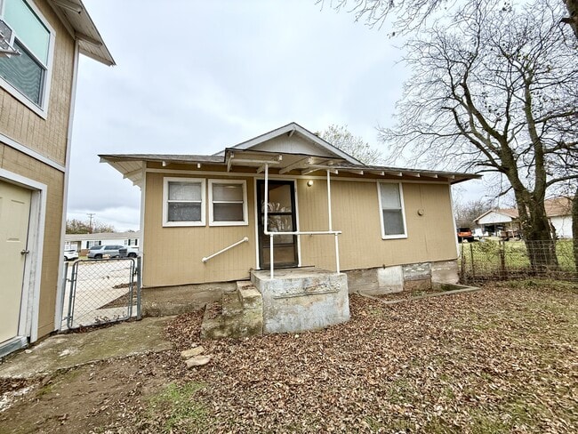 Building Photo - 531 G St NW