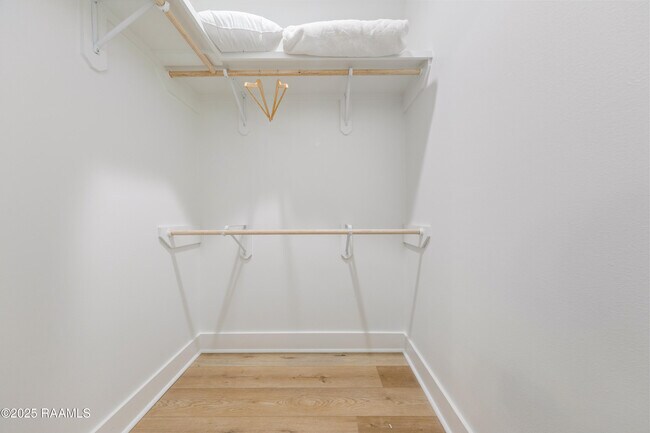 Building Photo - 204 Steiner Oaks