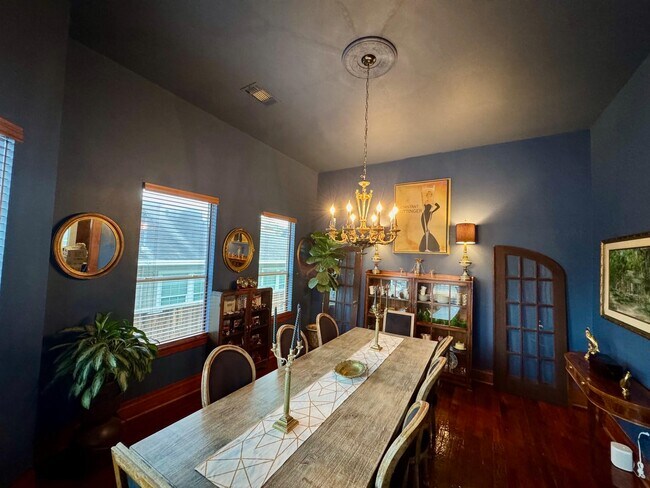 Building Photo - 1615 Houston Ave