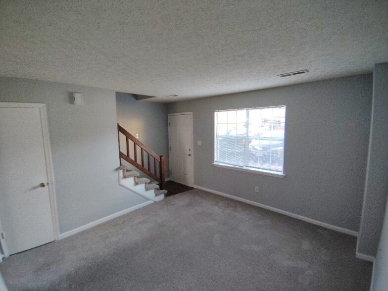 Building Photo - 27 Duiguid Dr