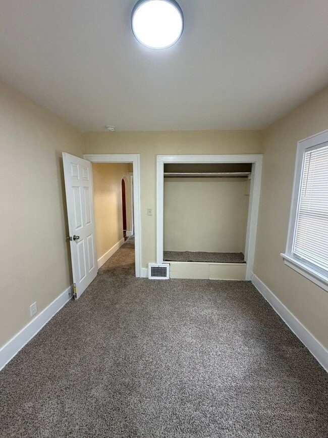 Building Photo - 2 Bed / 1 Bath House for Rent — Lansing, MI