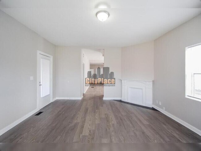 Building Photo - 1541 Spruce St