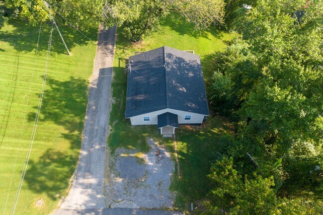 Building Photo - 308 Gill St