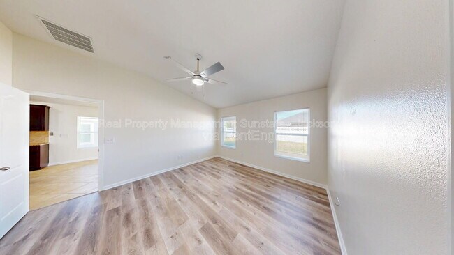 Building Photo - 630 Glendale Ln