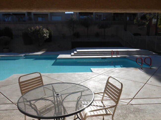 Building Photo - Spacious Home 2 Story Home in Black Mountain