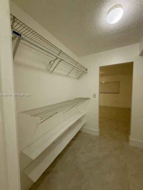 Building Photo - 9367 Fontainebleau Blvd
