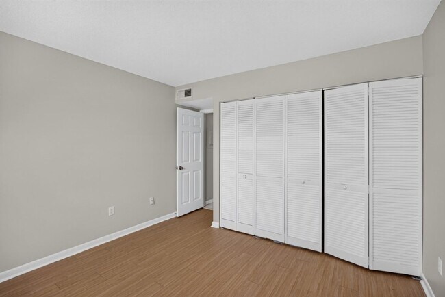 Building Photo - 700 W Pope Rd