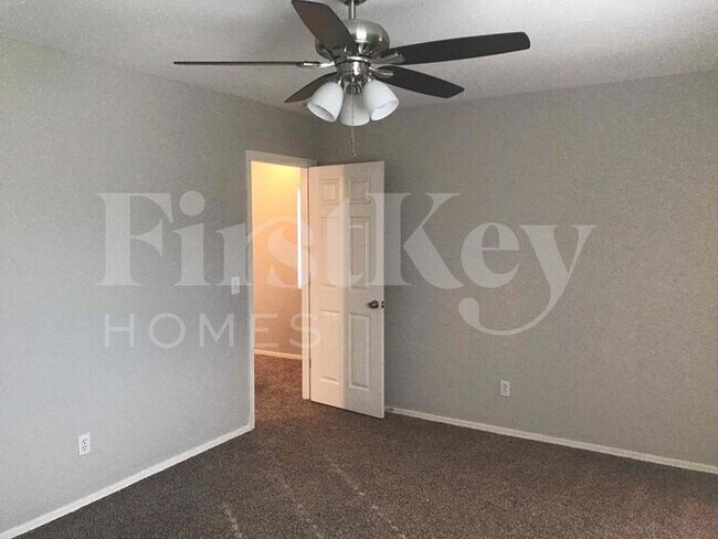 Building Photo - 8334 W Hughes Dr