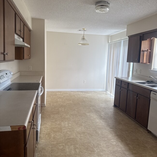 Building Photo - 720 Timber Ridge Trail