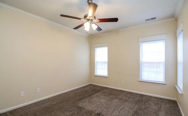 Building Photo - 132 Sweetmartha Dr