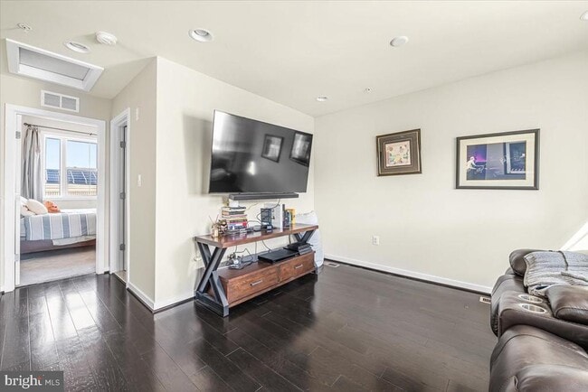 Building Photo - 12611 Macaulay St