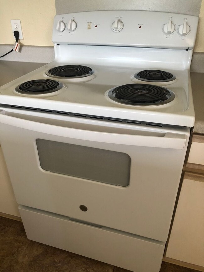 Building Photo - Northpointe - 2 bedroom, 2 bath, 2 pkg  up...