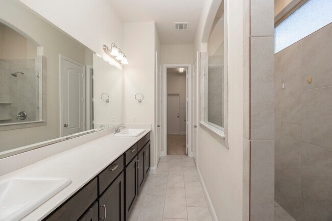 Building Photo - 5313 Basham Ln