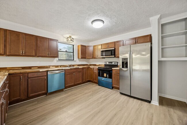 Building Photo - Newly Renovated 3 Bedroom Home on 1 Acre – No HOA!