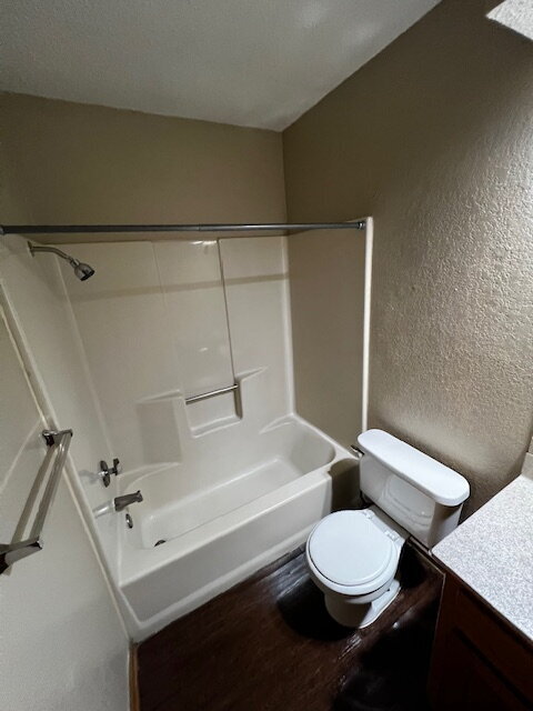 Building Photo - Move in Ready 2/2 with 1 car garage in Saginaw!