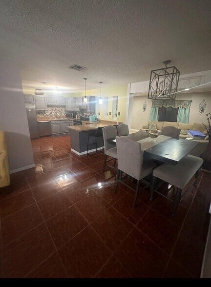 Building Photo - 1065 Beechwood Dr