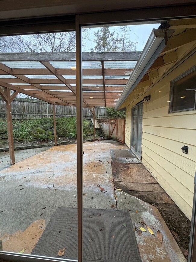 Building Photo - 4 Bedroom 1.5 Bathroom House In Bellevue Lake Hills