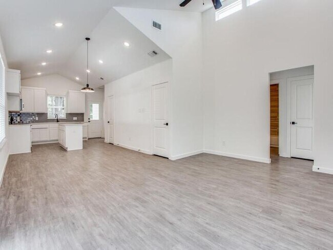 Building Photo - Like-New 3BR/2BA Home on Nearly Half an Acre – Denison, TX