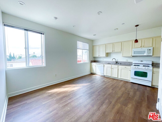 Building Photo - 1412 S Sherbourne Dr