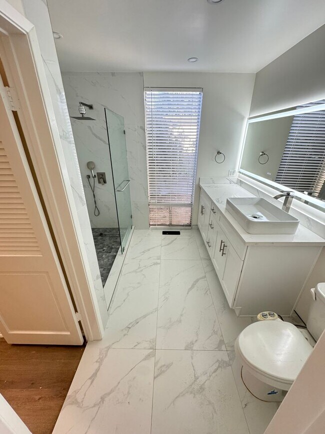 Building Photo - 2570 Wallingford Rd