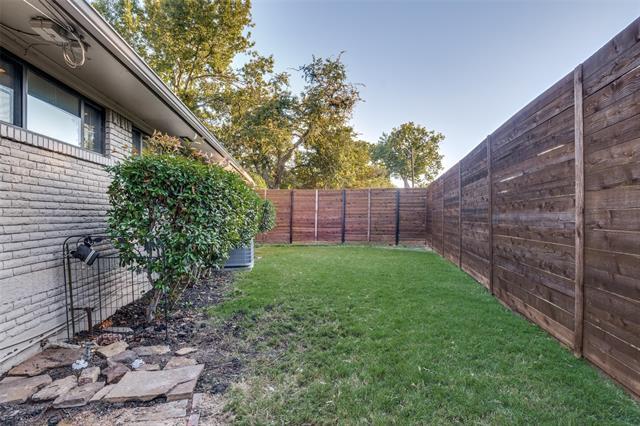 Building Photo - 10665 Lake Haven Dr