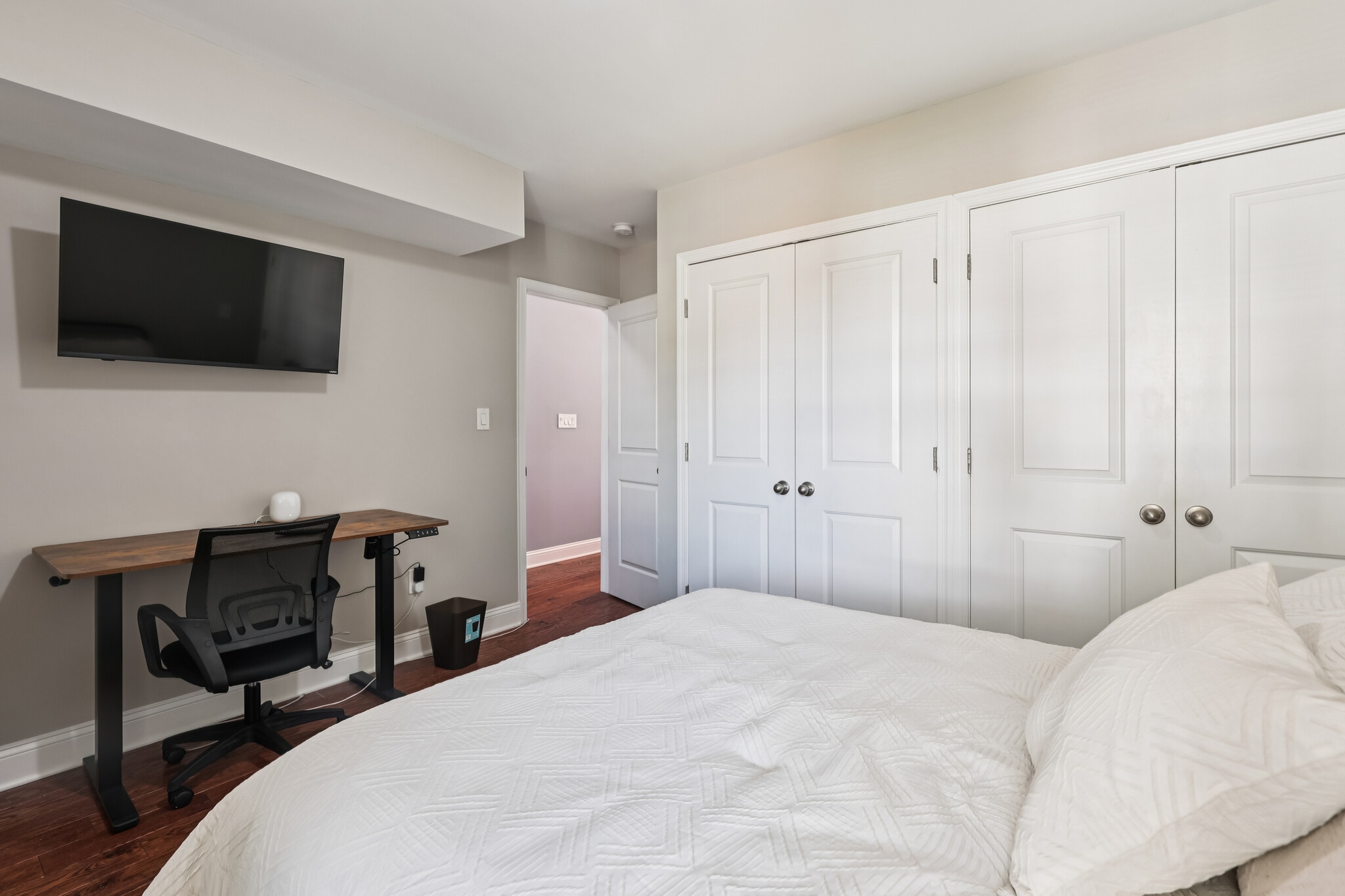 Building Photo - 1332 Levis St NE