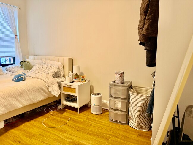 Building Photo - 829-833 Beacon Unit 504