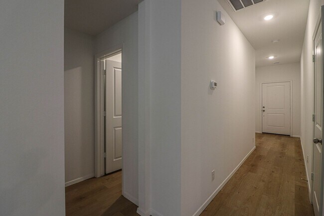 Building Photo - 3202 S 15th Pl