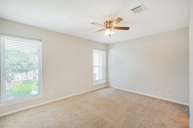 Building Photo - 2507 Bering Dr