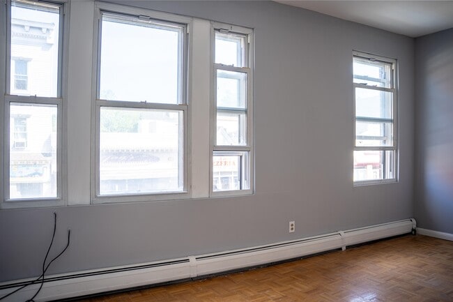 Building Photo - 543 West Side Ave