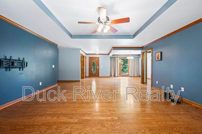 Building Photo - 1963 TN-166